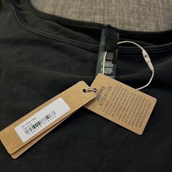 Skims Outdoor Tank Top - Picture 4 of 4